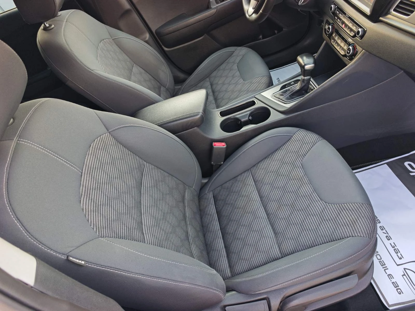 Kia Niro 1.6 GDI, снимка 8 - Автомобили и джипове - 54969896