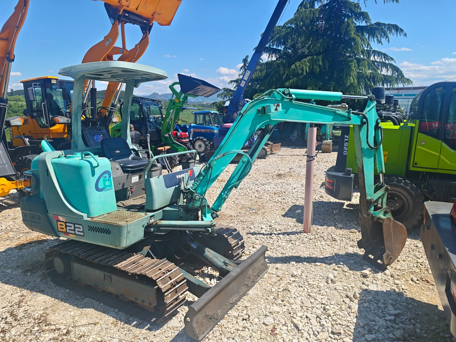 Багер Yanmar B22