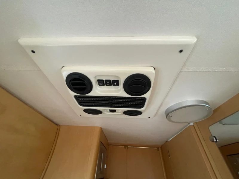 Каравана Bailey Senator , снимка 10 - Каравани и кемпери - 52488064