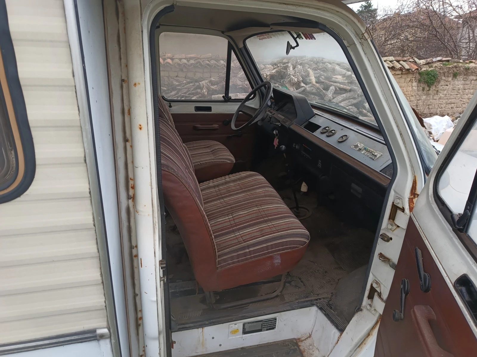 Кемпер Ford Транзит, снимка 6 - Каравани и кемпери - 53896047