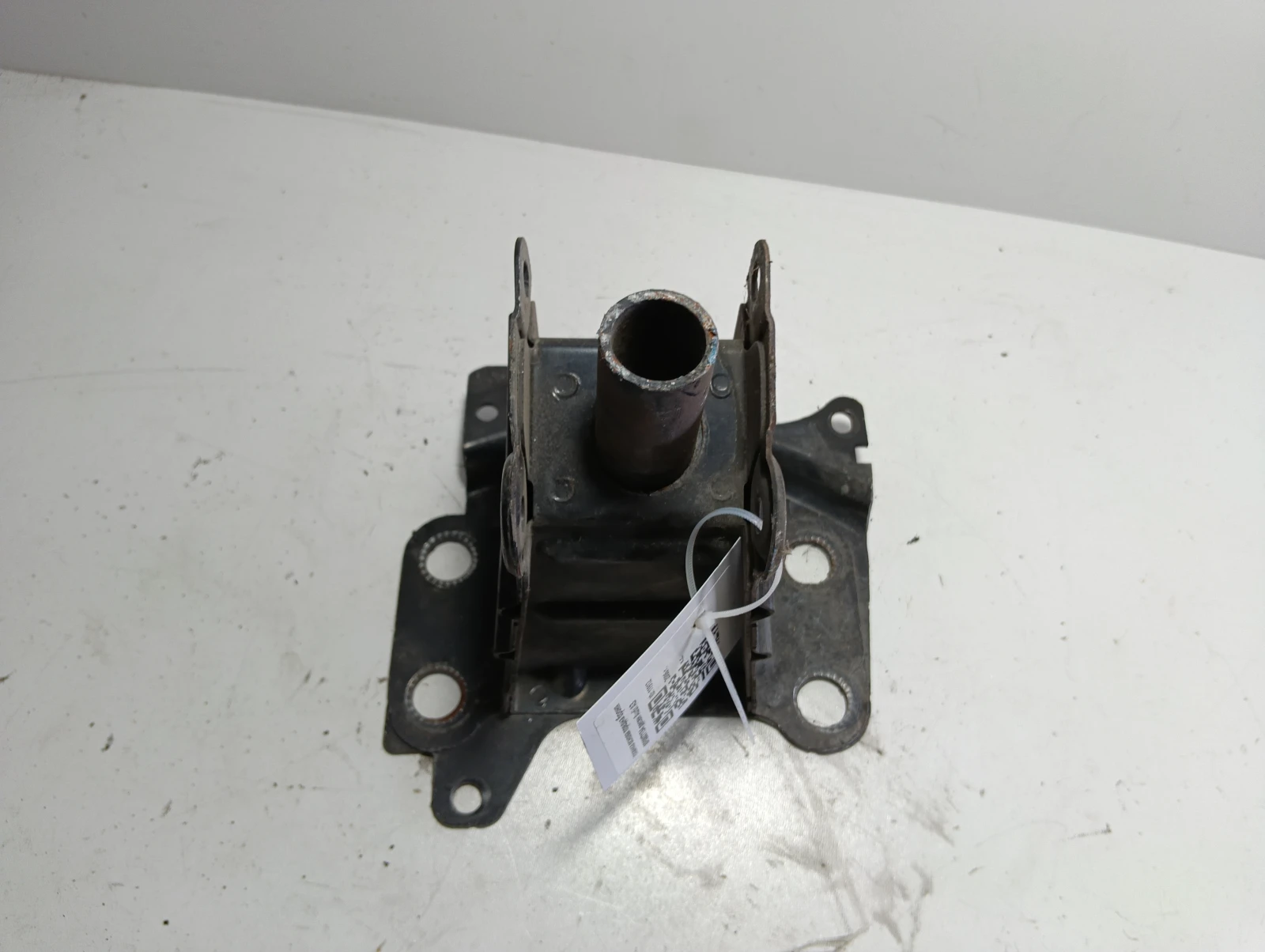 планка основа предна броня 8P0807134 десен Audi A3