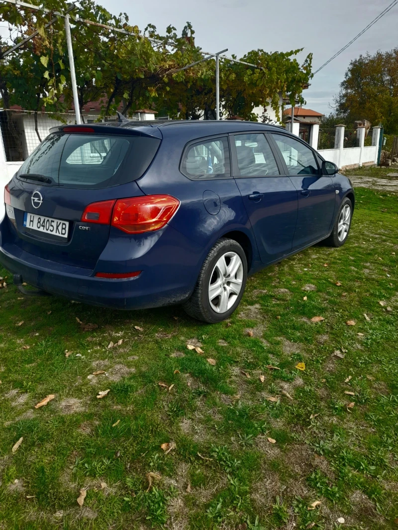 Opel Astra Sport Tourer, снимка 3 - Автомобили и джипове - 52190066