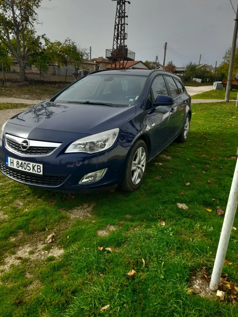 Opel Astra Sport Tourer, снимка 2 - Автомобили и джипове - 52190066