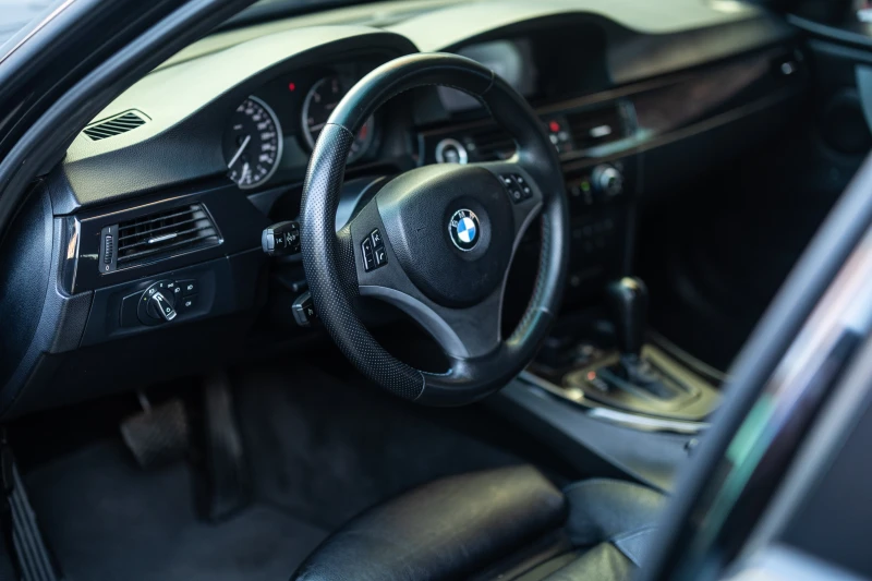 BMW 320, снимка 13 - Автомобили и джипове - 52293604