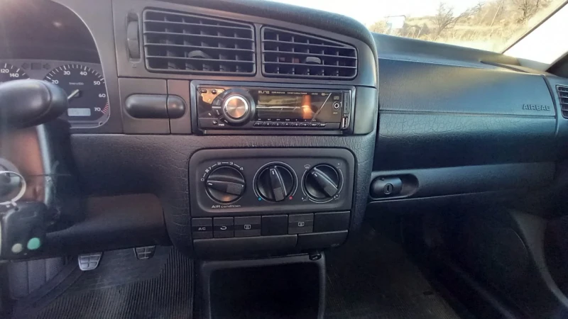 VW Vento, снимка 10 - Автомобили и джипове - 52877860