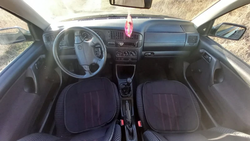 VW Vento, снимка 11 - Автомобили и джипове - 52877860