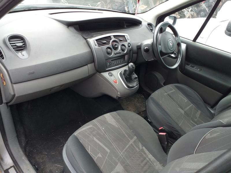 Renault Scenic 1.6 16V 90к.с., снимка 7 - Автомобили и джипове - 42071579