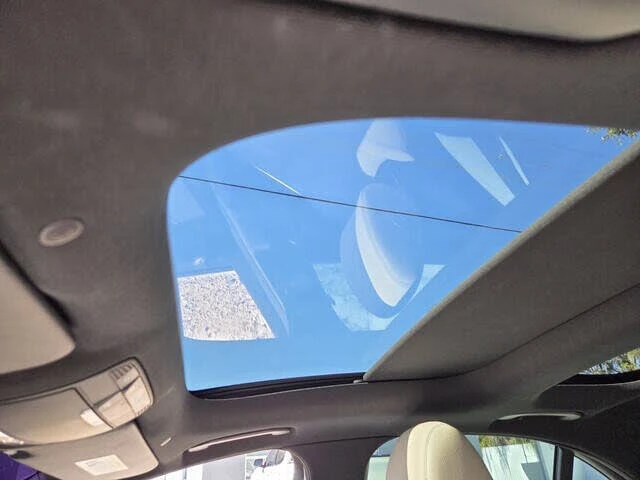 Mercedes-Benz E 300 RWD* АвтоКредит* (ЦЕНА ДО БГ), снимка 6 - Автомобили и джипове - 53393891