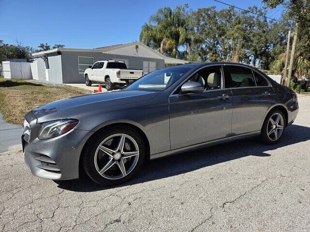 Mercedes-Benz E 300 RWD* АвтоКредит* (ЦЕНА ДО БГ), снимка 3 - Автомобили и джипове - 53393891