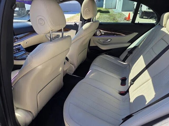 Mercedes-Benz E 300 RWD* АвтоКредит* (ЦЕНА ДО БГ), снимка 7 - Автомобили и джипове - 53393891