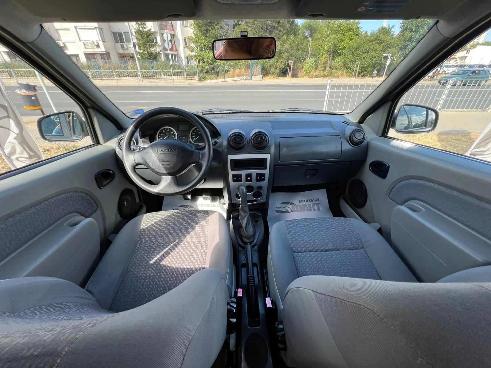 Dacia Logan 1.6i/ГАЗ - изображение 9