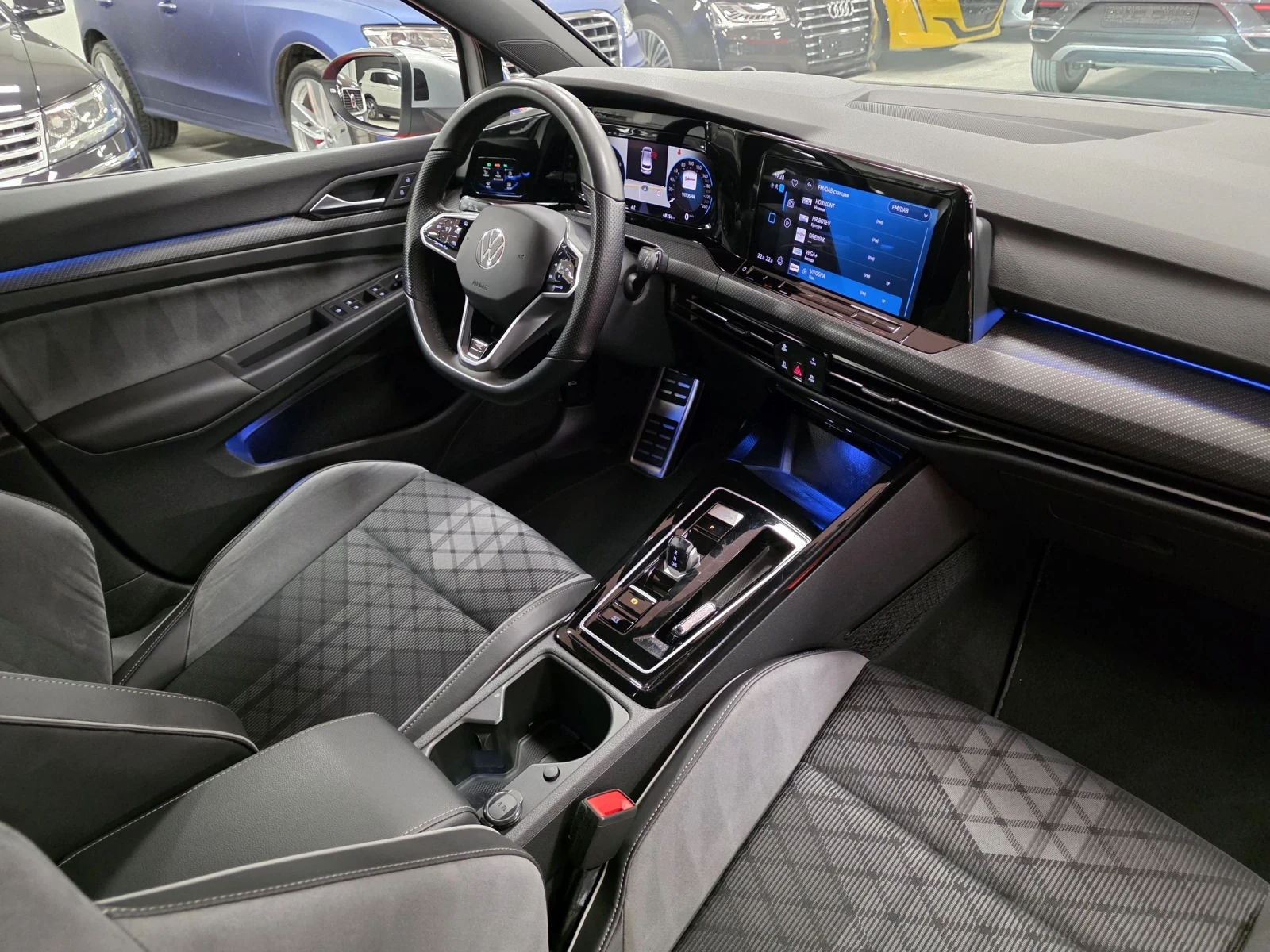 VW Golf 1.5 eTSI | DSG | R-line | 48000 km, снимка 12 - Автомобили и джипове - 53830059