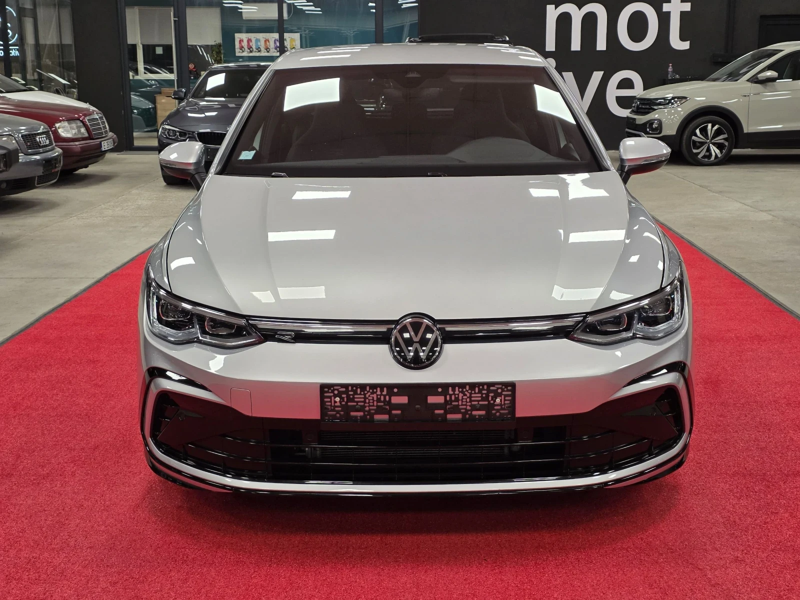 VW Golf 1.5 eTSI | DSG | R-line | 48000 km, снимка 3 - Автомобили и джипове - 53830059