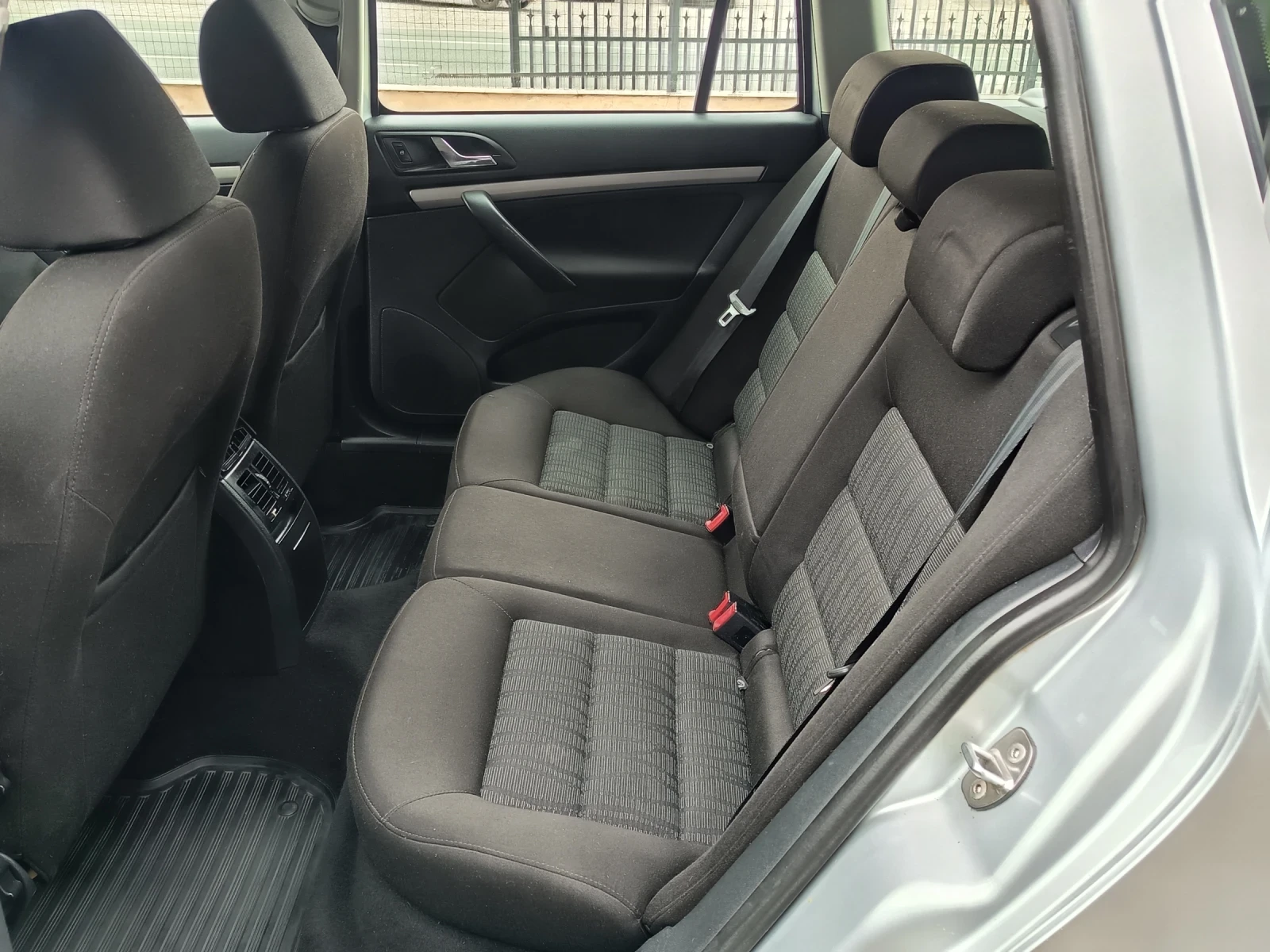 Skoda Octavia 1.6tdi, снимка 10 - Автомобили и джипове - 54044857