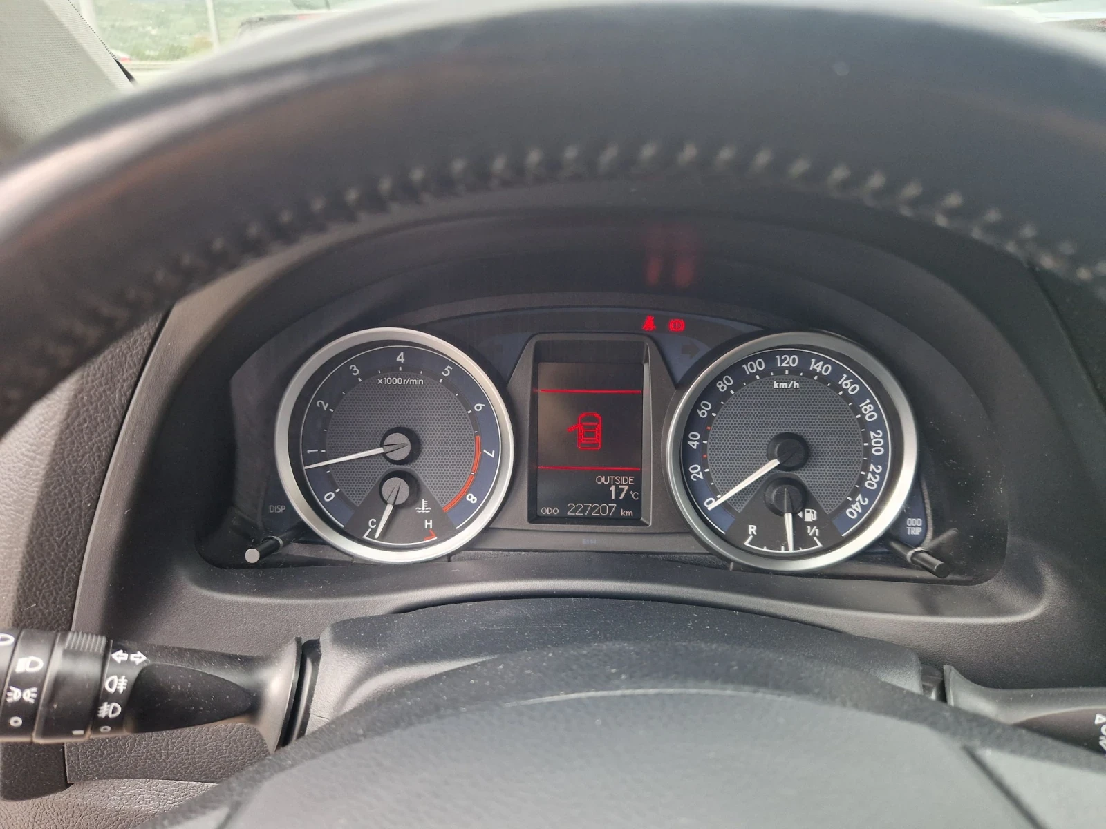 Toyota Auris 1.6, снимка 16 - Автомобили и джипове - 54477312