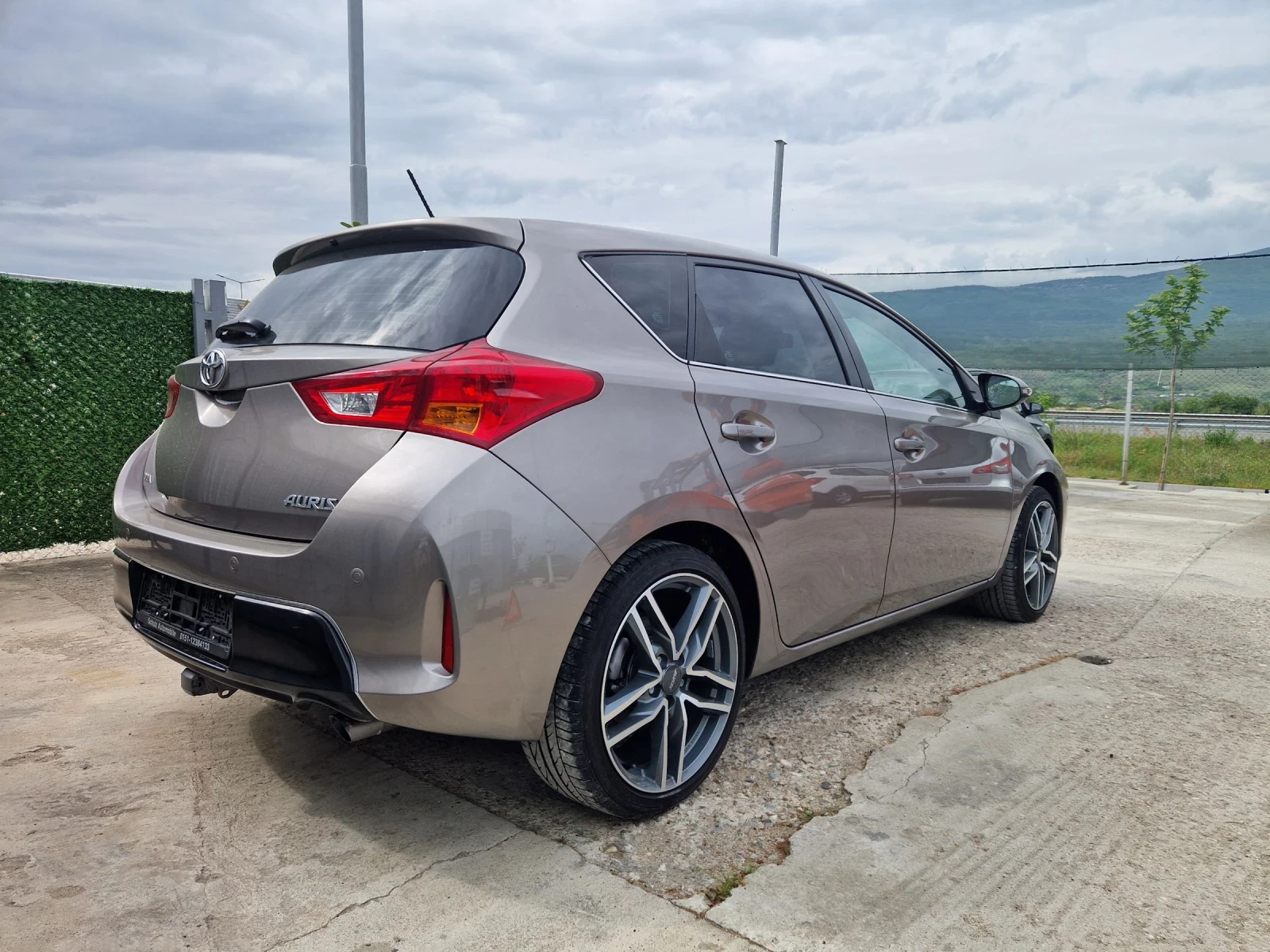 Toyota Auris 1.6, снимка 7 - Автомобили и джипове - 54477312