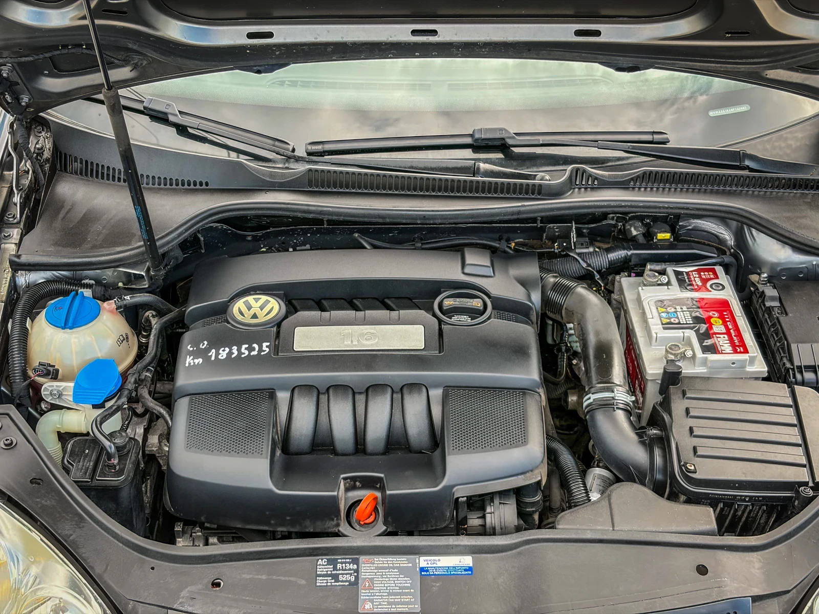 VW Golf 1.6::ФАБРИЧНА ГАЗ::ИТАЛИЯ, снимка 17 - Автомобили и джипове - 54567689