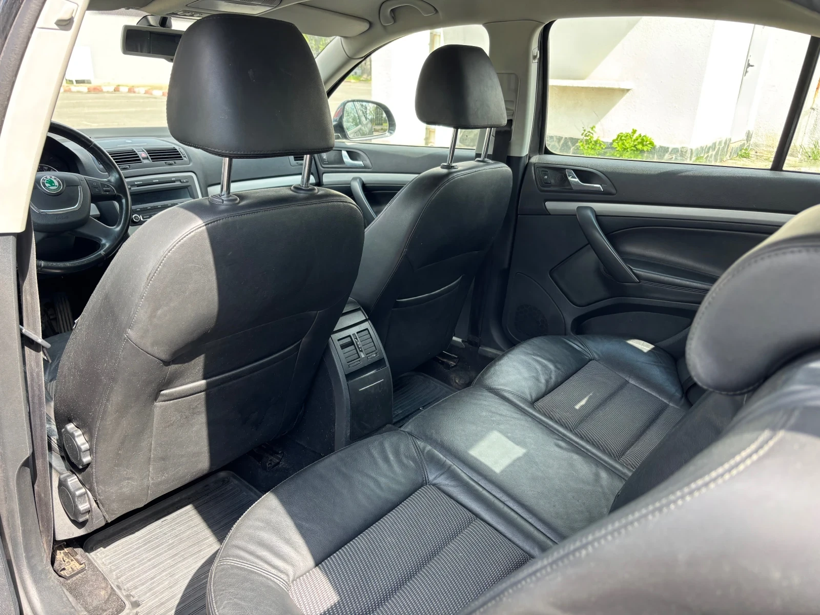 Skoda Octavia 1.6 TDI, снимка 9 - Автомобили и джипове - 54621024