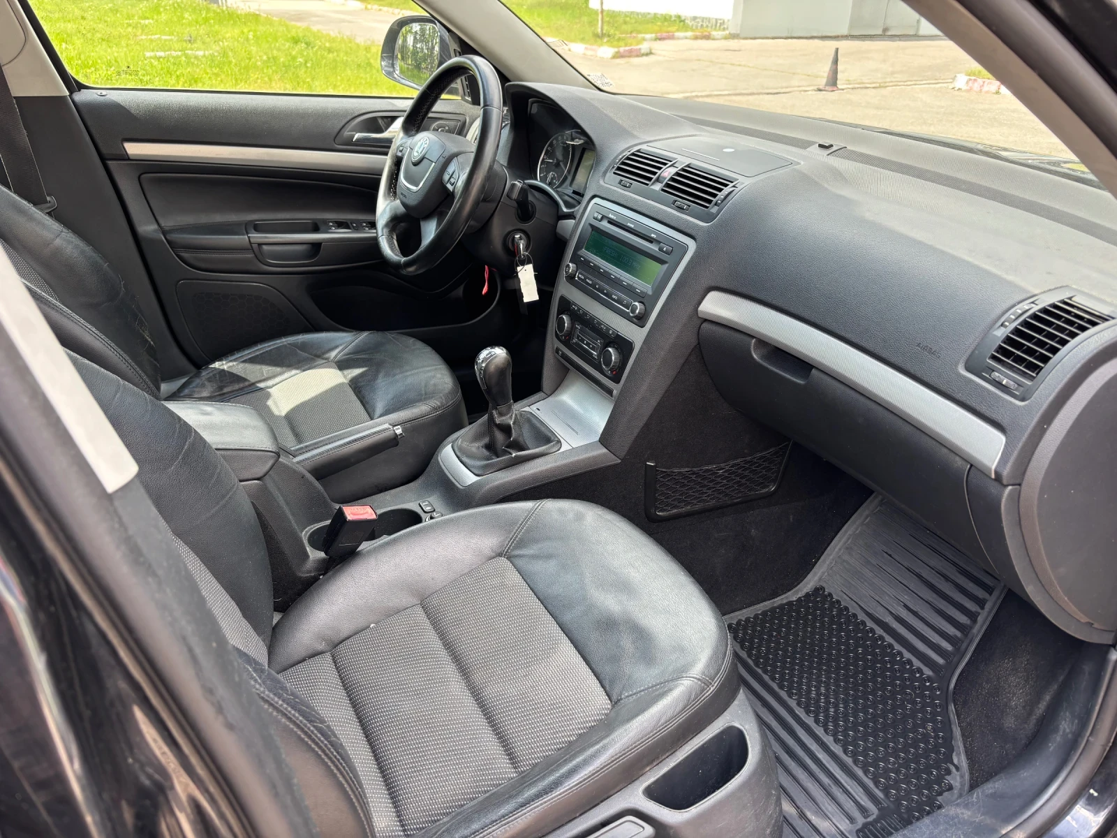 Skoda Octavia 1.6 TDI, снимка 8 - Автомобили и джипове - 54621024