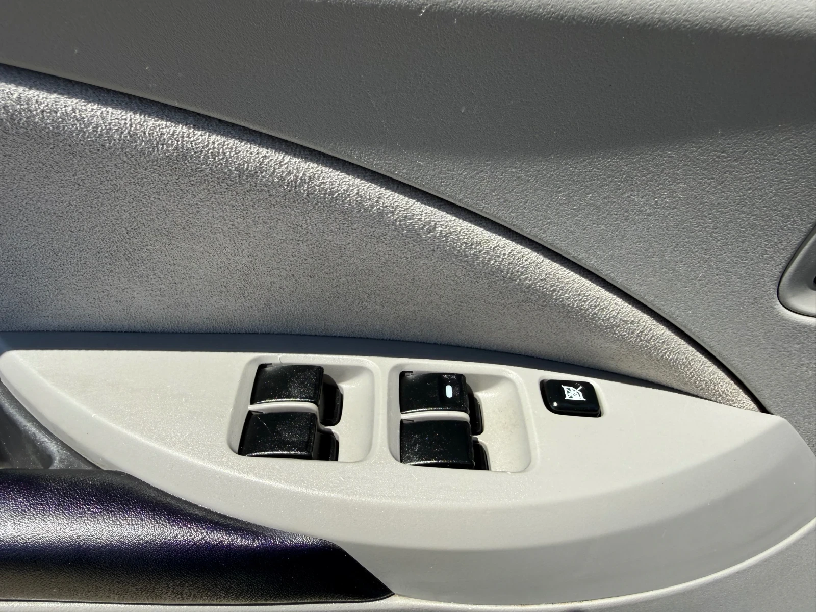 Mitsubishi Grandis 2.4 Бензин/164 коня /7 места, снимка 13 - Автомобили и джипове - 54711537