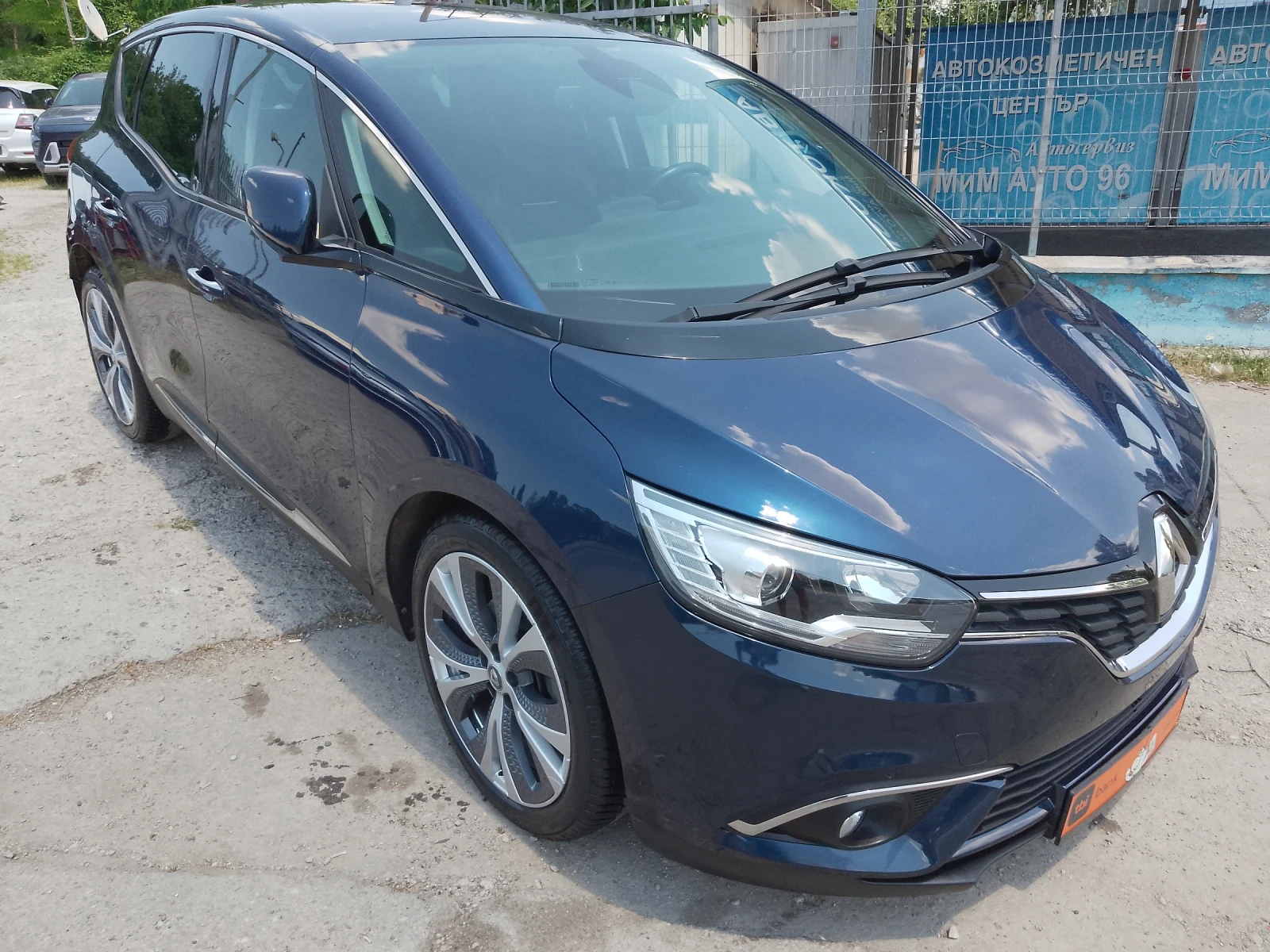 Renault Scenic 1.5 DCI/NAVI/CAMERA, снимка 3 - Автомобили и джипове - 54834542