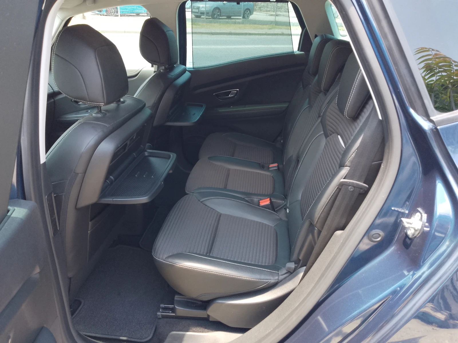 Renault Scenic 1.5 DCI/NAVI/CAMERA, снимка 14 - Автомобили и джипове - 54834542
