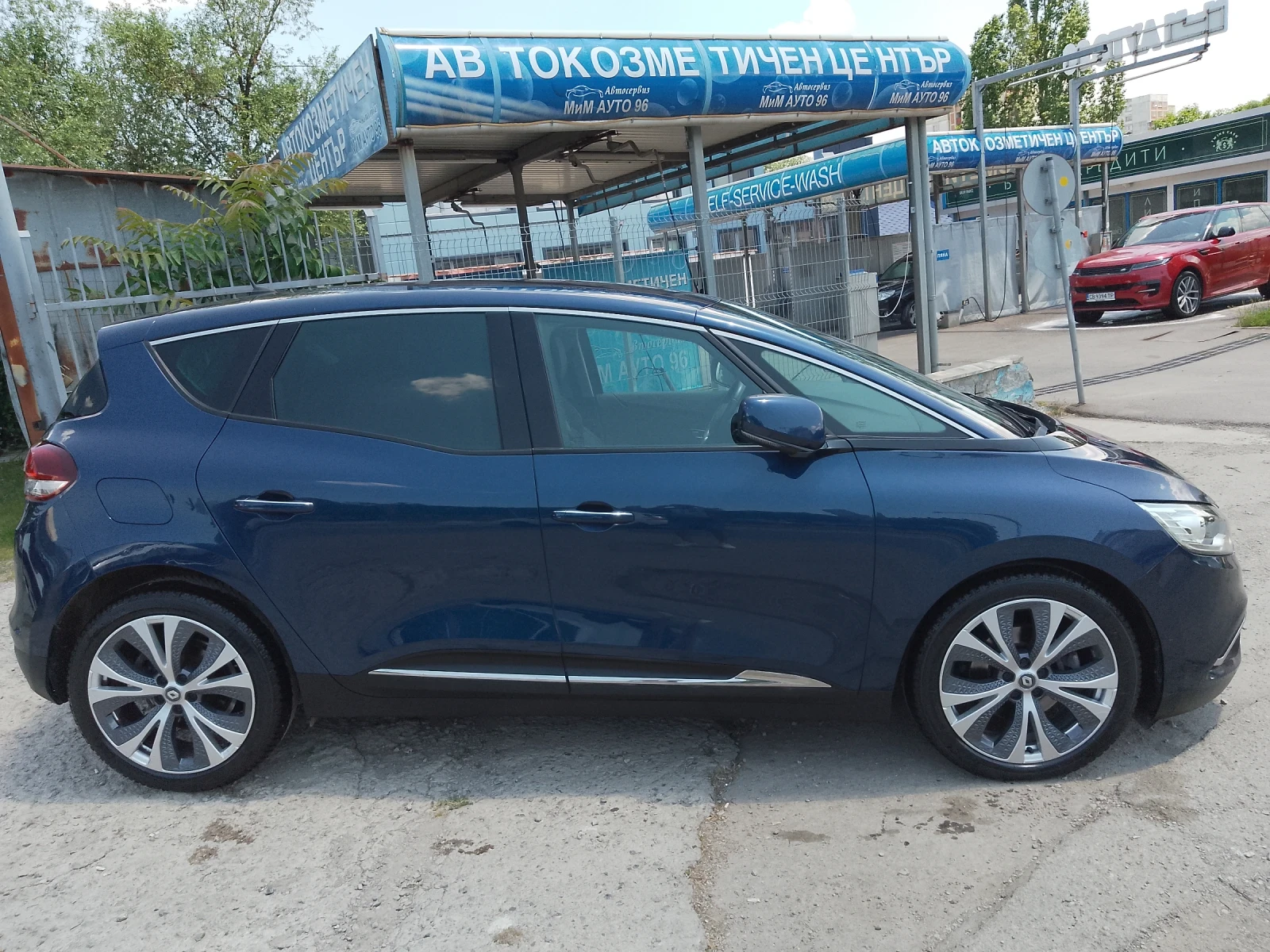 Renault Scenic 1.5 DCI/NAVI/CAMERA, снимка 4 - Автомобили и джипове - 54834542