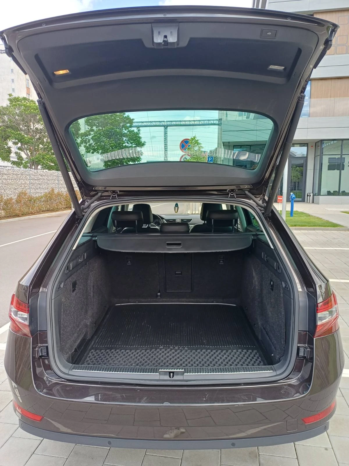 Skoda Superb 2.0 TDI, снимка 13 - Автомобили и джипове - 54884160