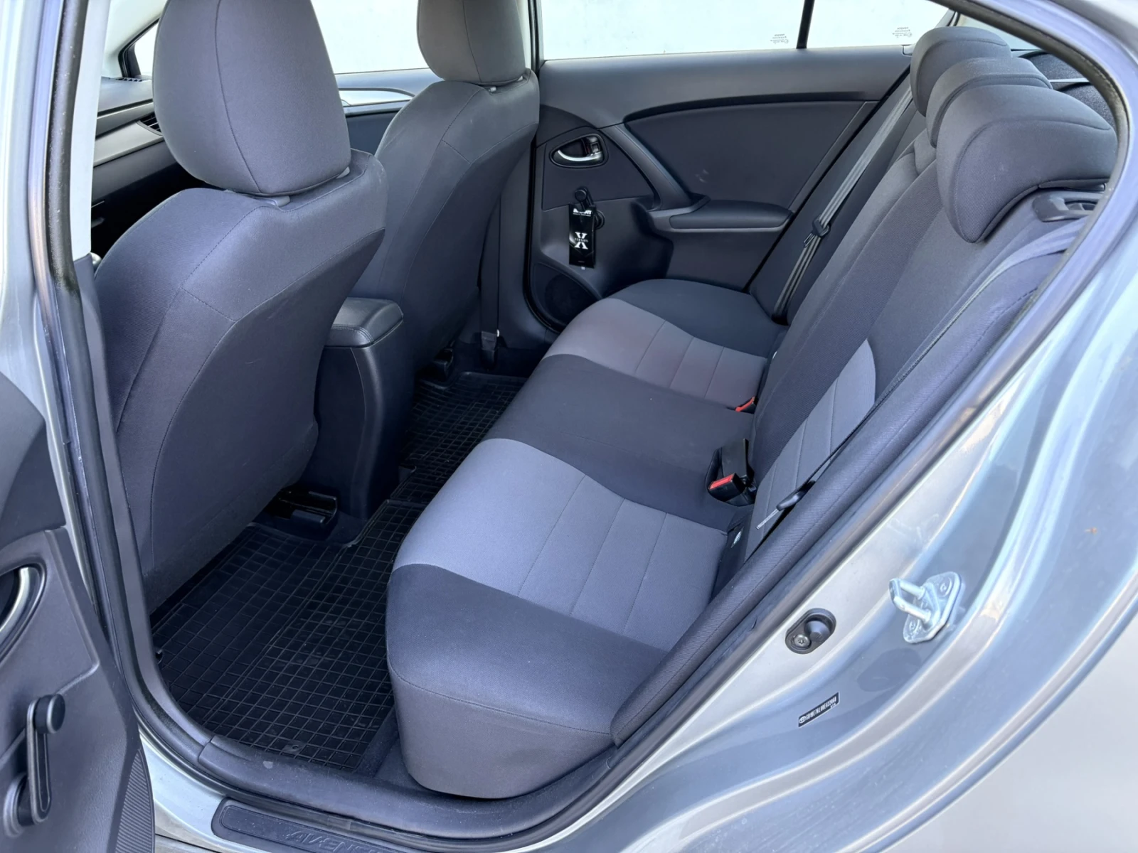 Toyota Avensis III 1.6VVT-i, снимка 10 - Автомобили и джипове - 55546674