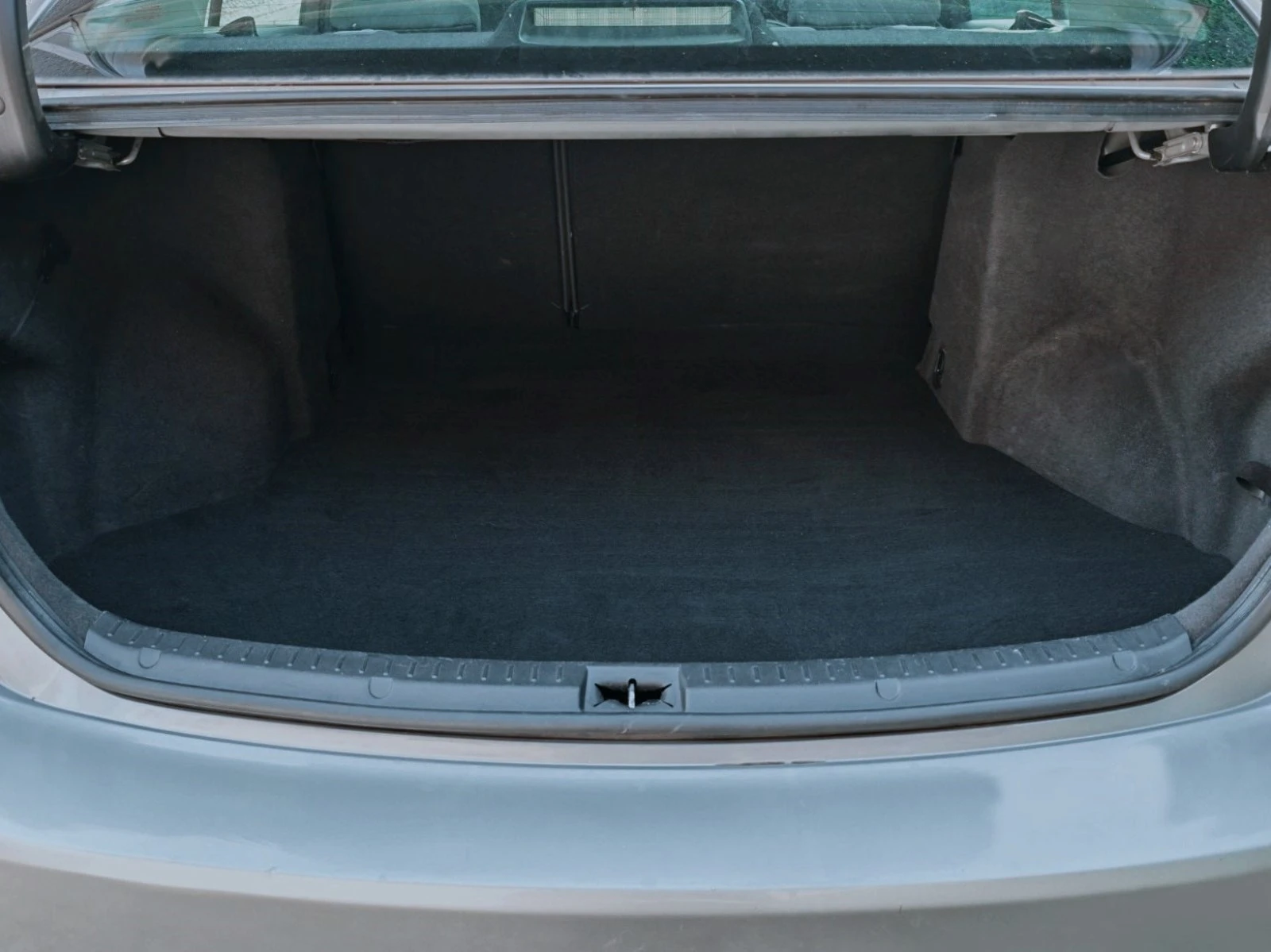 Toyota Avensis 1.6 VVT-i, снимка 15 - Автомобили и джипове - 55546674