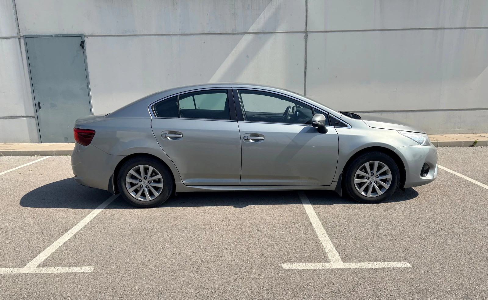 Toyota Avensis III 1.6VVT-i, снимка 2 - Автомобили и джипове - 55546674