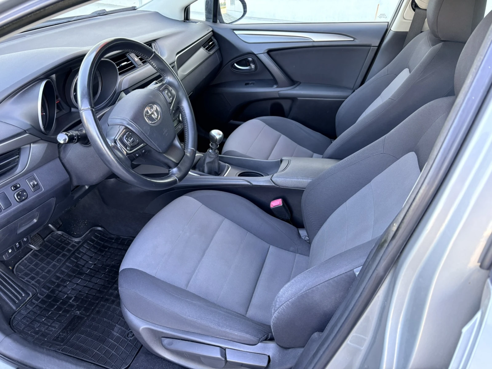 Toyota Avensis III 1.6VVT-i, снимка 9 - Автомобили и джипове - 55546674