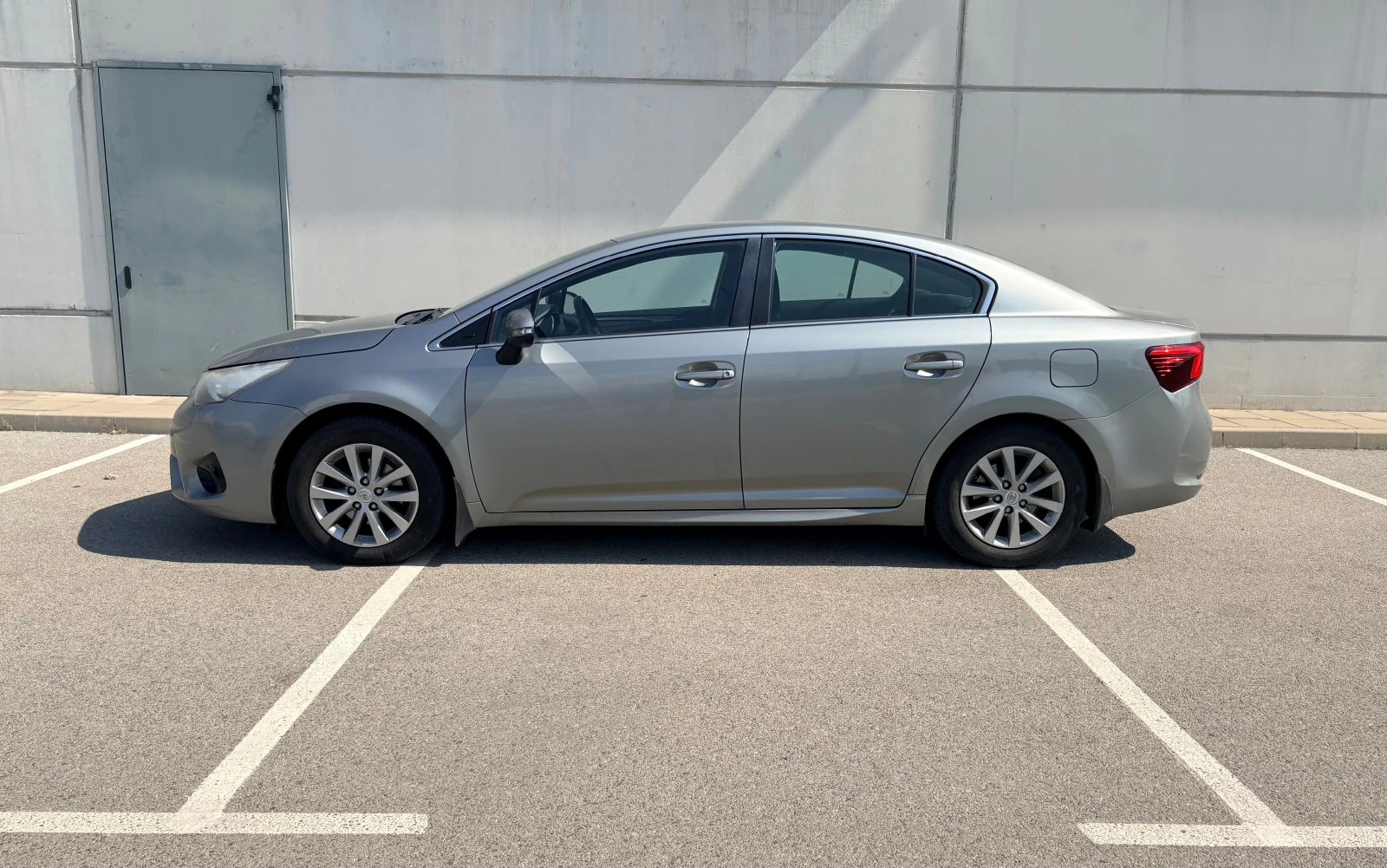 Toyota Avensis III 1.6VVT-i, снимка 6 - Автомобили и джипове - 55546674