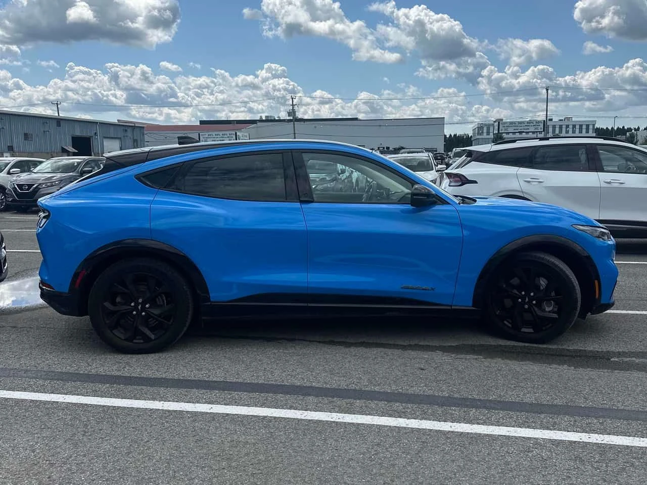 Ford Mustang Mach-E * Premium * АВТОКРЕДИТ БЕЗ ПЪРВОНАЧАЛНА ВНОСКА* , снимка 3 - Автомобили и джипове - 55666575