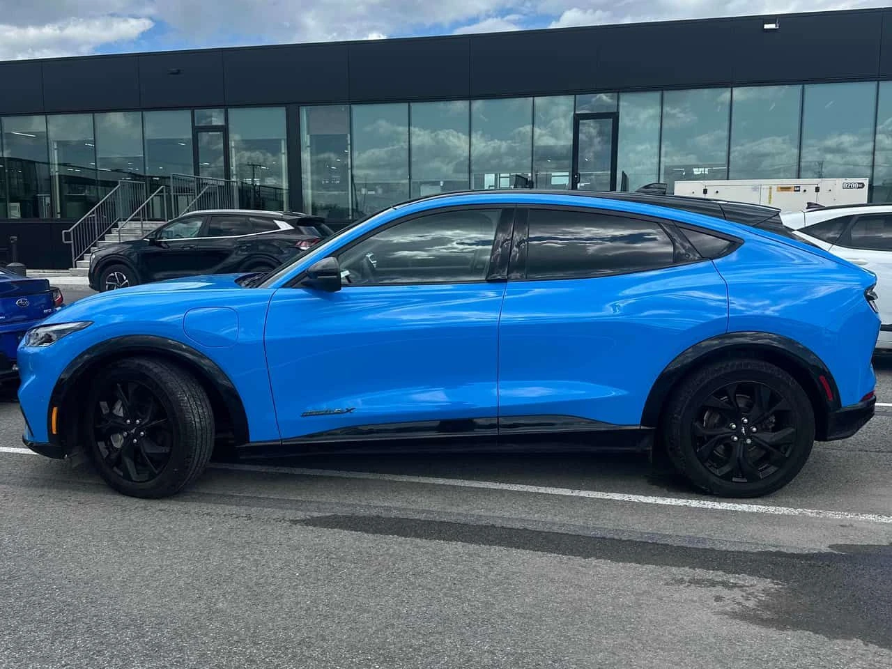 Ford Mustang Mach-E * Premium * АВТОКРЕДИТ БЕЗ ПЪРВОНАЧАЛНА ВНОСКА* , снимка 2 - Автомобили и джипове - 55666575
