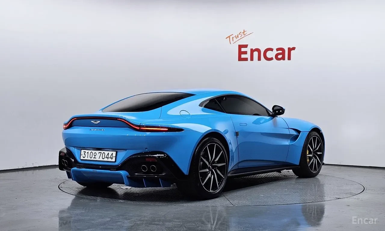 Aston Martin V8 Vantage Bang & Olufsen* Adaptive Damping* , снимка 2 - Автомобили и джипове - 56020667