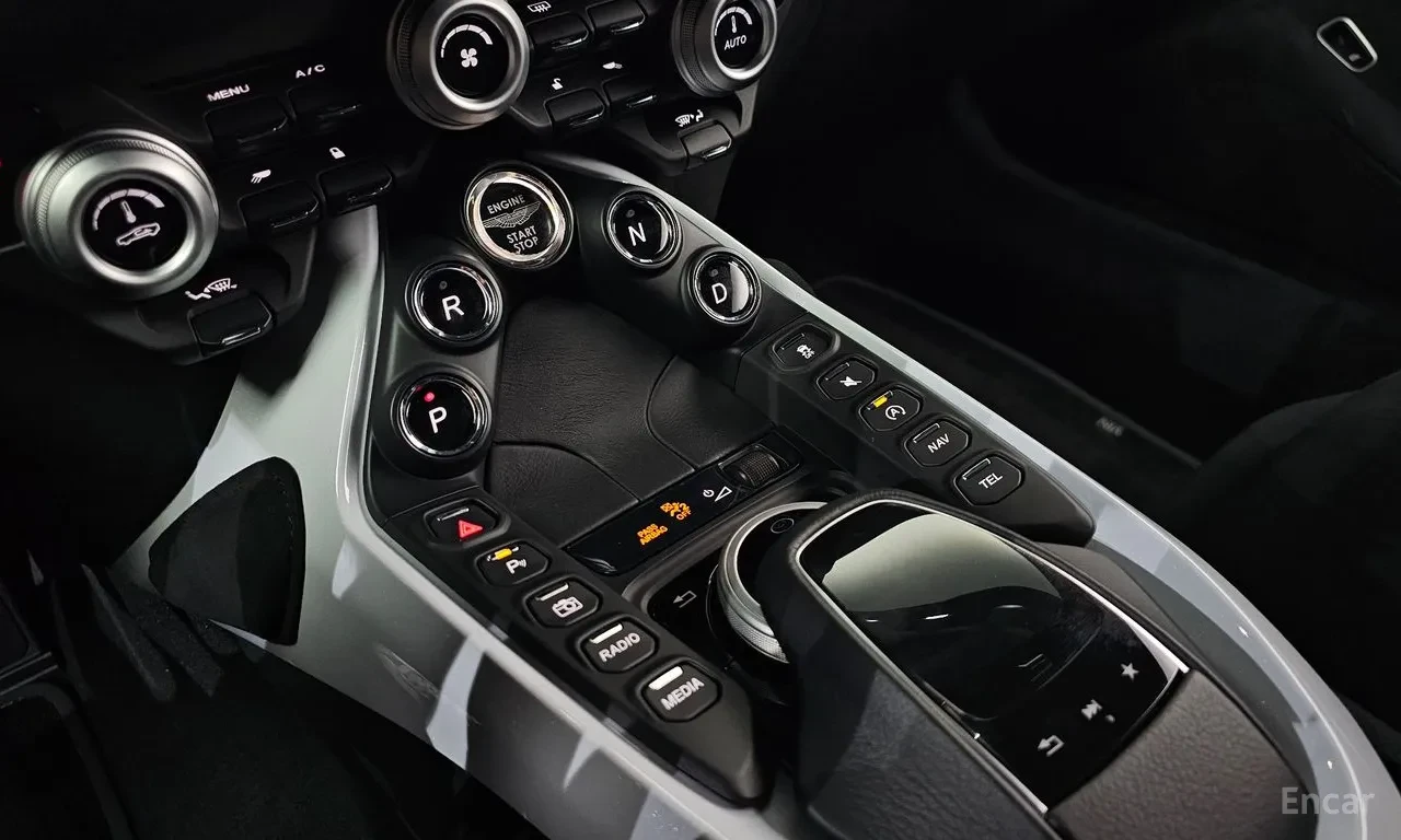 Aston Martin V8 Vantage Bang & Olufsen* Adaptive Damping* , снимка 7 - Автомобили и джипове - 56020667