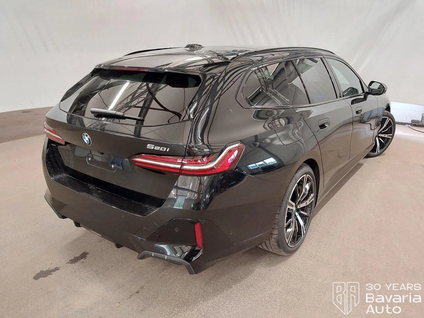 BMW 520 i Touring Steptronic, снимка 3 - Автомобили и джипове - 56439874