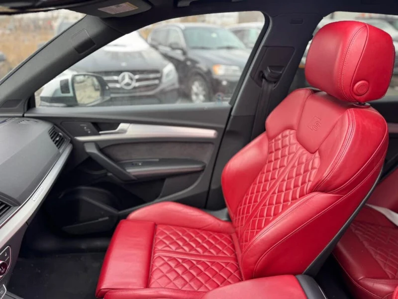 Audi SQ5 TECHNIK* MATRIX* DISTRONIK* DIGITAL* MAGMA RED* PA, снимка 13 - Автомобили и джипове - 52575859