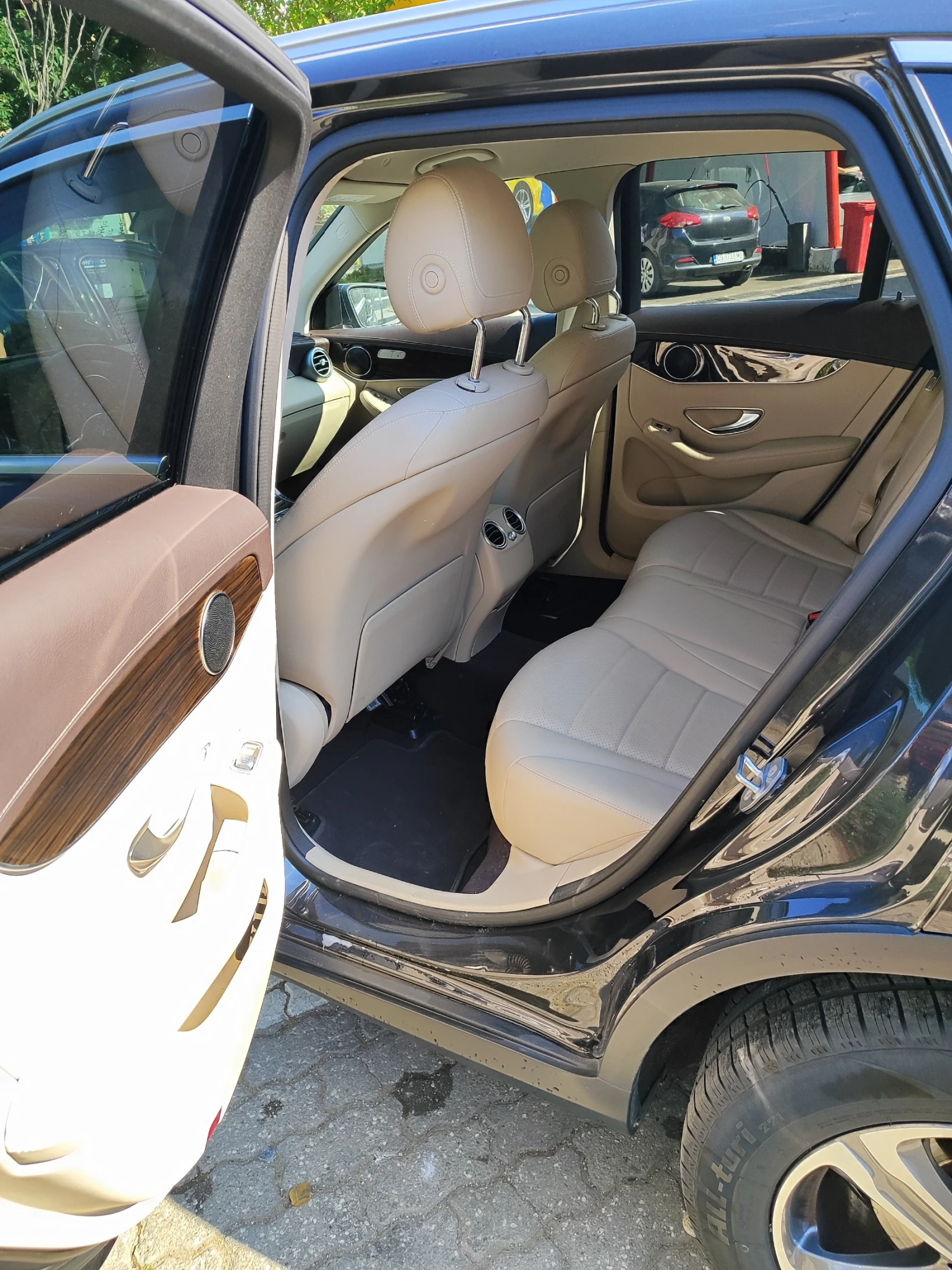 Mercedes-Benz GLC 200 4Matic * Hybrid * Leather * LED * NAVI - изображение 4