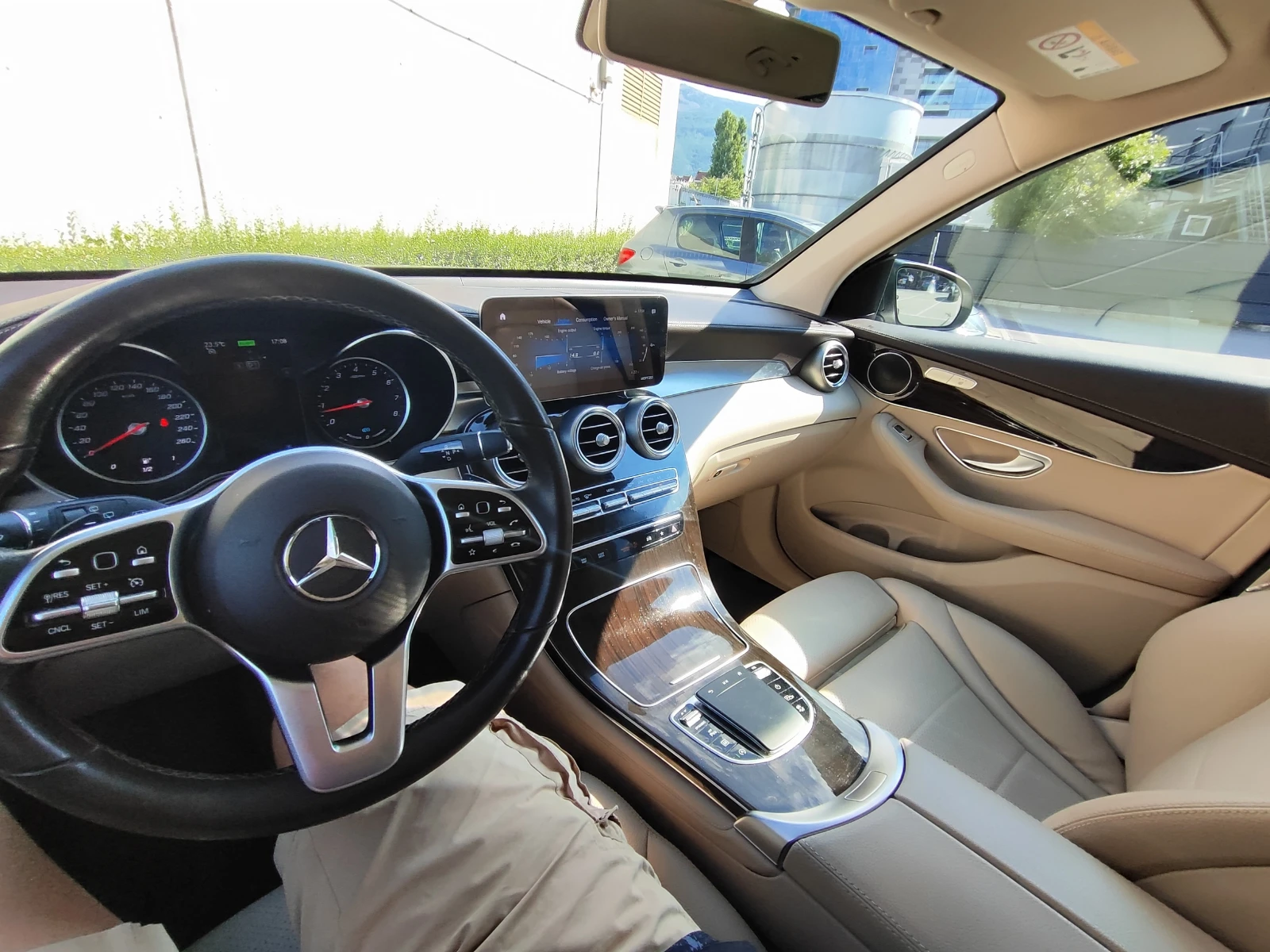Mercedes-Benz GLC 200 4Matic * Hybrid * Leather * LED * NAVI - изображение 10
