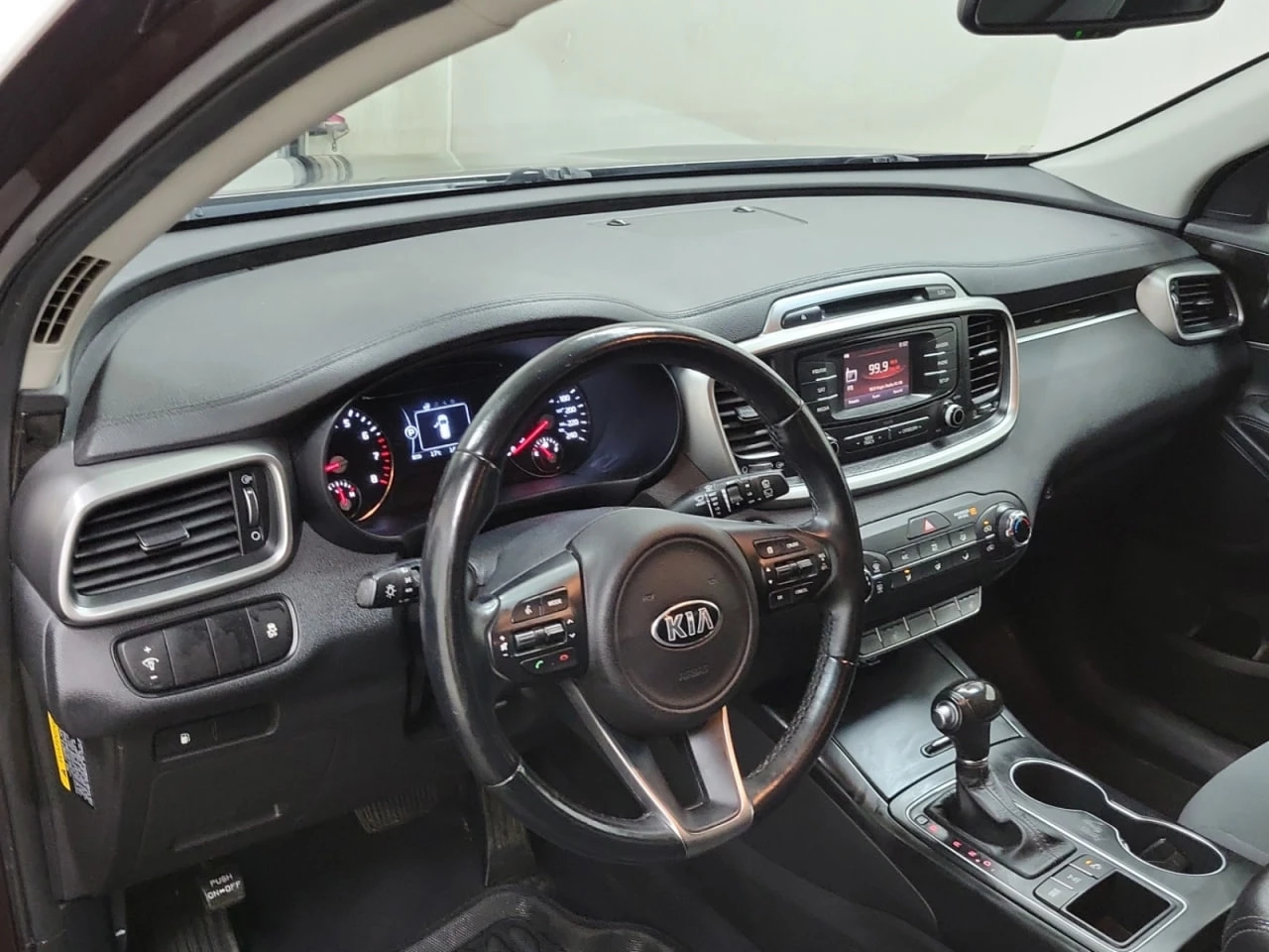 Kia Sorento * АВТО КРЕДИТ* ЦЕНА ДО БГ * СЕРВИЗНА ИСТОРИЯ *  - изображение 9