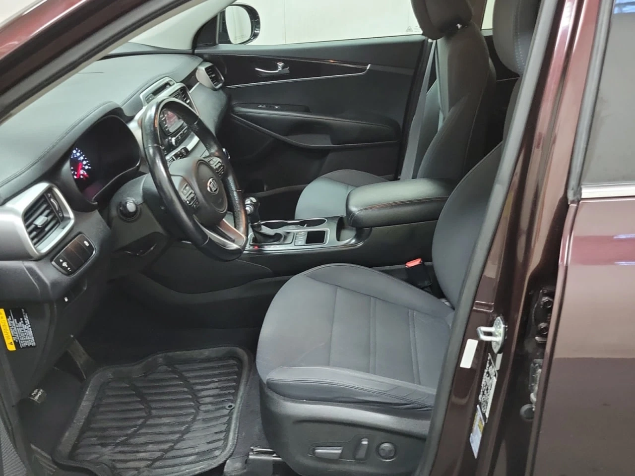 Kia Sorento * АВТО КРЕДИТ* ЦЕНА ДО БГ * СЕРВИЗНА ИСТОРИЯ *  - изображение 8