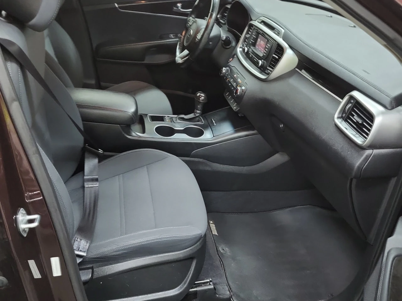 Kia Sorento * АВТО КРЕДИТ* ЦЕНА ДО БГ * СЕРВИЗНА ИСТОРИЯ *  - изображение 7