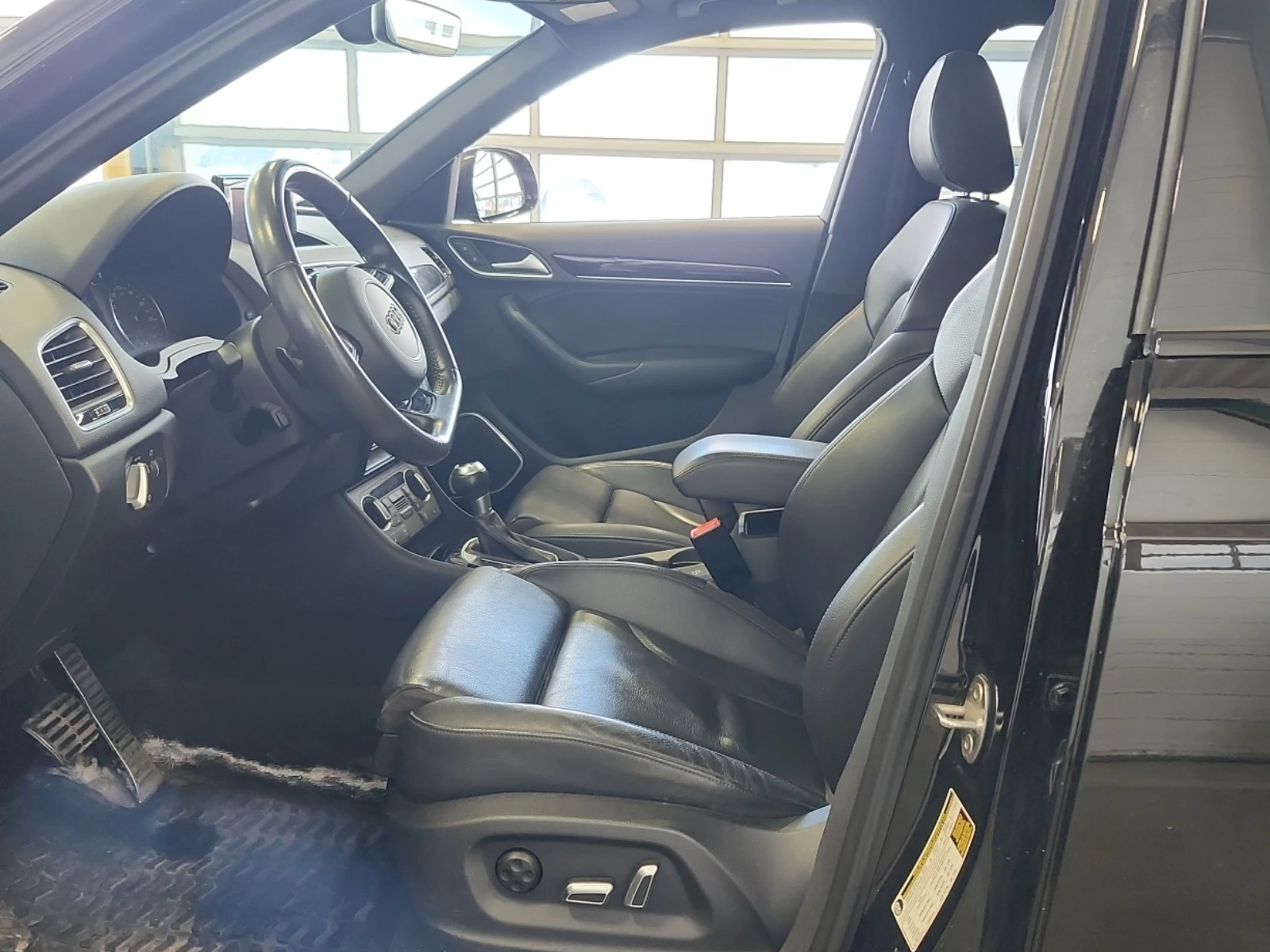 Audi Q3  2.0 TFSI quattro Technik Tiptronic, снимка 9 - Автомобили и джипове - 54484553