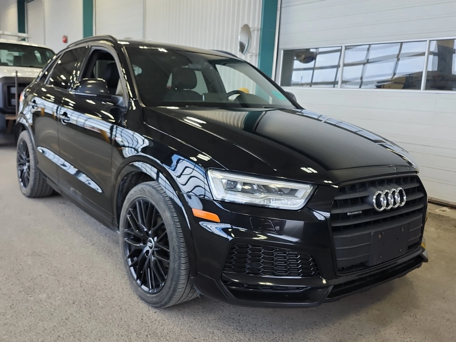 Audi Q3  2.0 TFSI quattro Technik Tiptronic, снимка 2 - Автомобили и джипове - 54484553