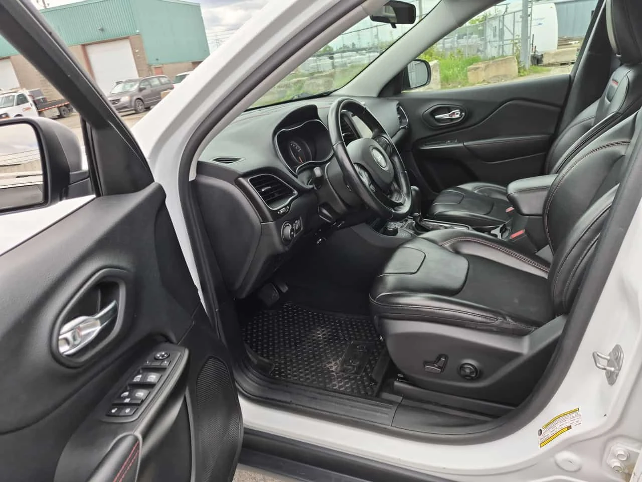 Jeep Cherokee * TRAILHAWK * 2 КЛЮЧА * ПОДГРЕВИ * CARFAX, снимка 5 - Автомобили и джипове - 54755437