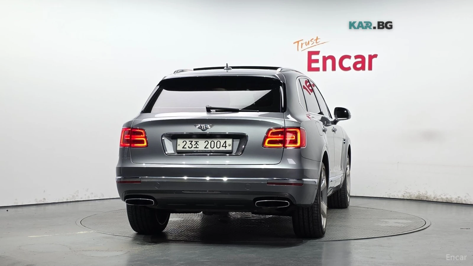 Bentley Bentayga 6.0* W12* ДИСТРОНИК* ПОДГРЕВ* ОБДУХ* МАСАЖИ* КАМЕР, снимка 4 - Автомобили и джипове - 55953186