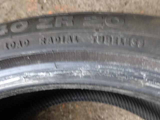 Гуми Летни 235/40R20, снимка 4 - Гуми и джанти - 20347111