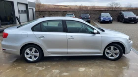 VW Jetta 1.6TDI BLUEMOTION* NAVI* PARKTRONIC  - 6300 € / 12321.73 лв. - 66782637 5